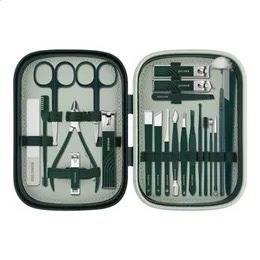 عدة العناية ( manicure )